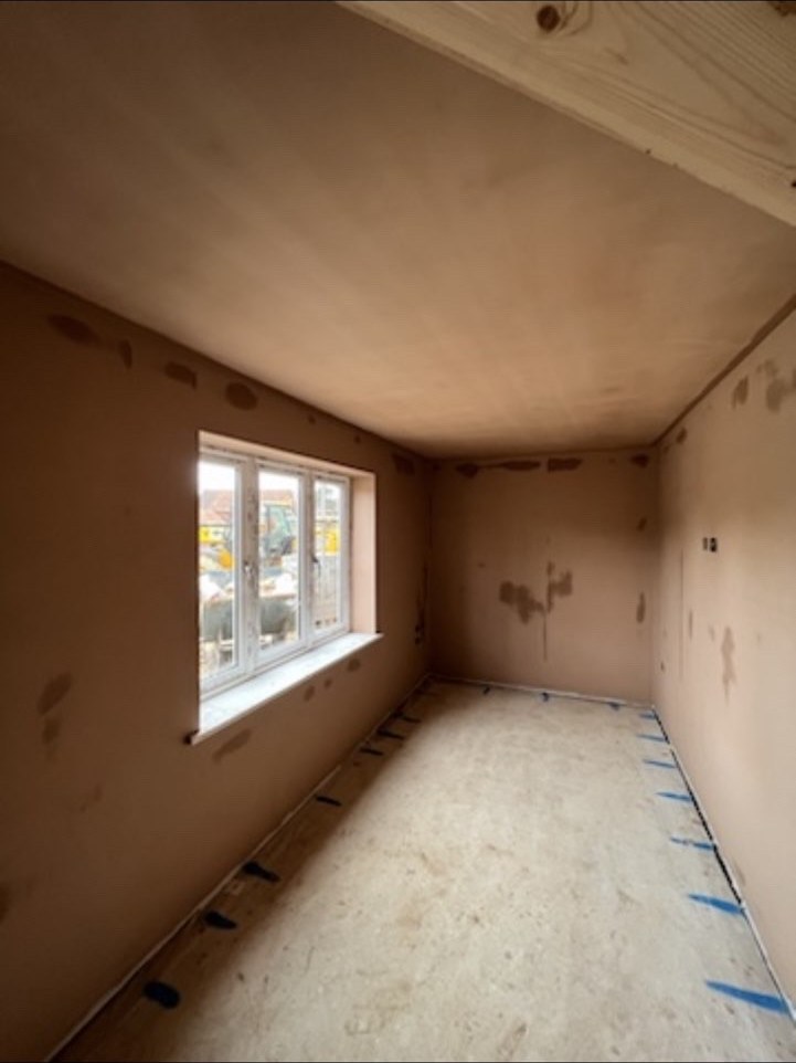 Fresh plaster finish in a narrow room